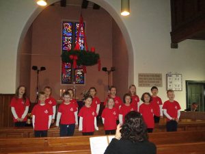 Der Wolfbusch-Kinderchor bei "Sing and pray"